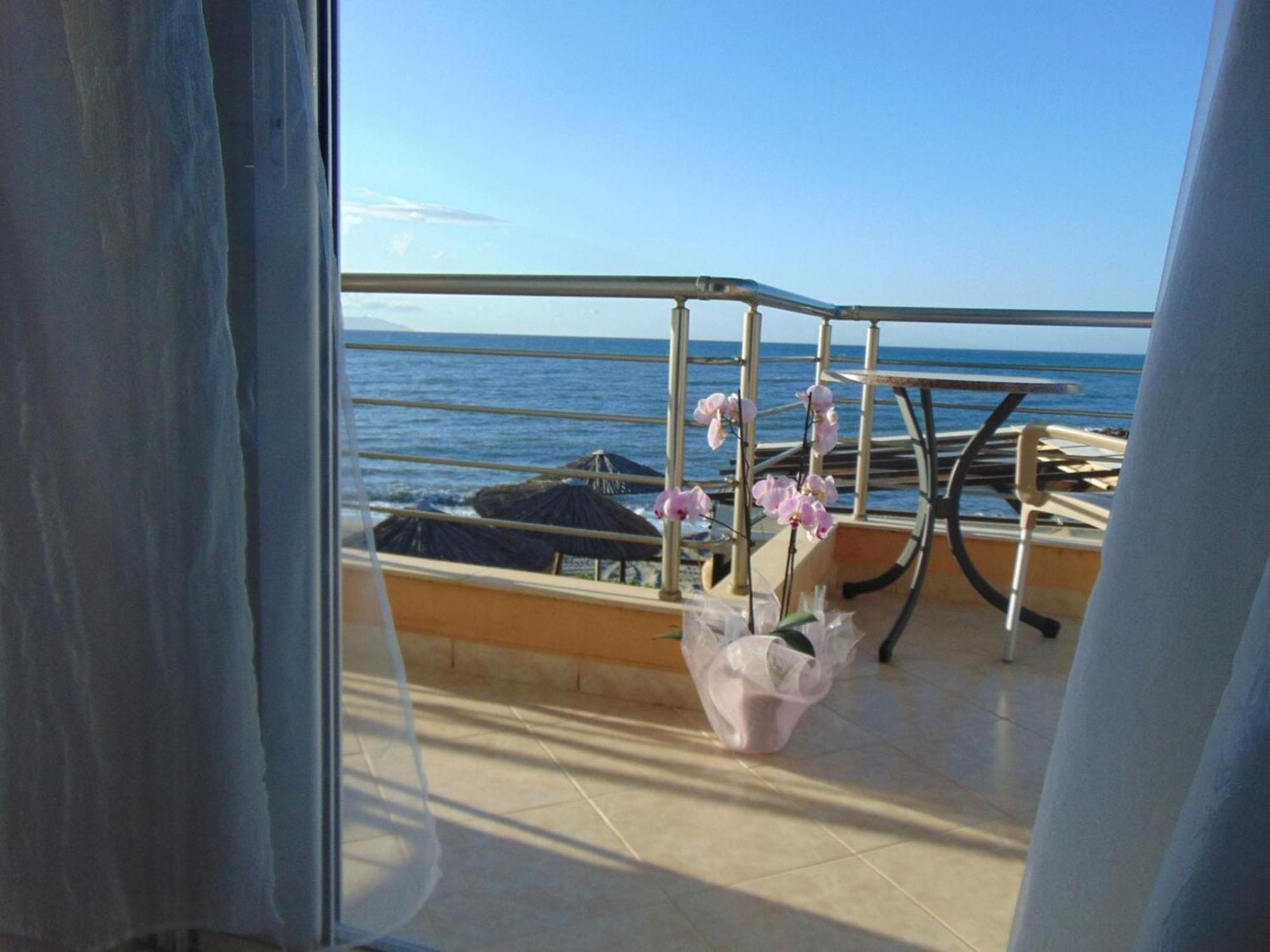 Comfy Beachfront Litinas Casa With Seaview Chania  Exterior foto